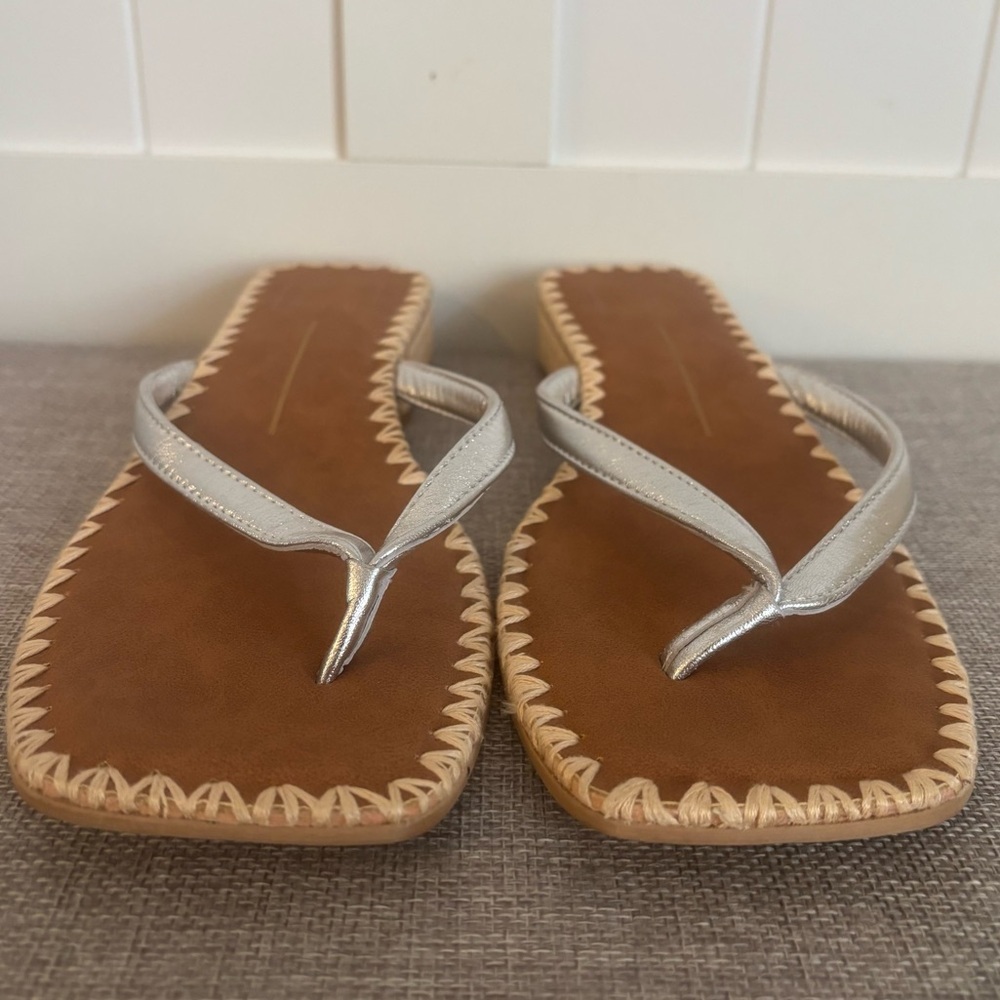 Dolce Vita Barty Silver Metallic Thong Sandals Square Toe Block Heel Size 9 - Picture 5 of 9